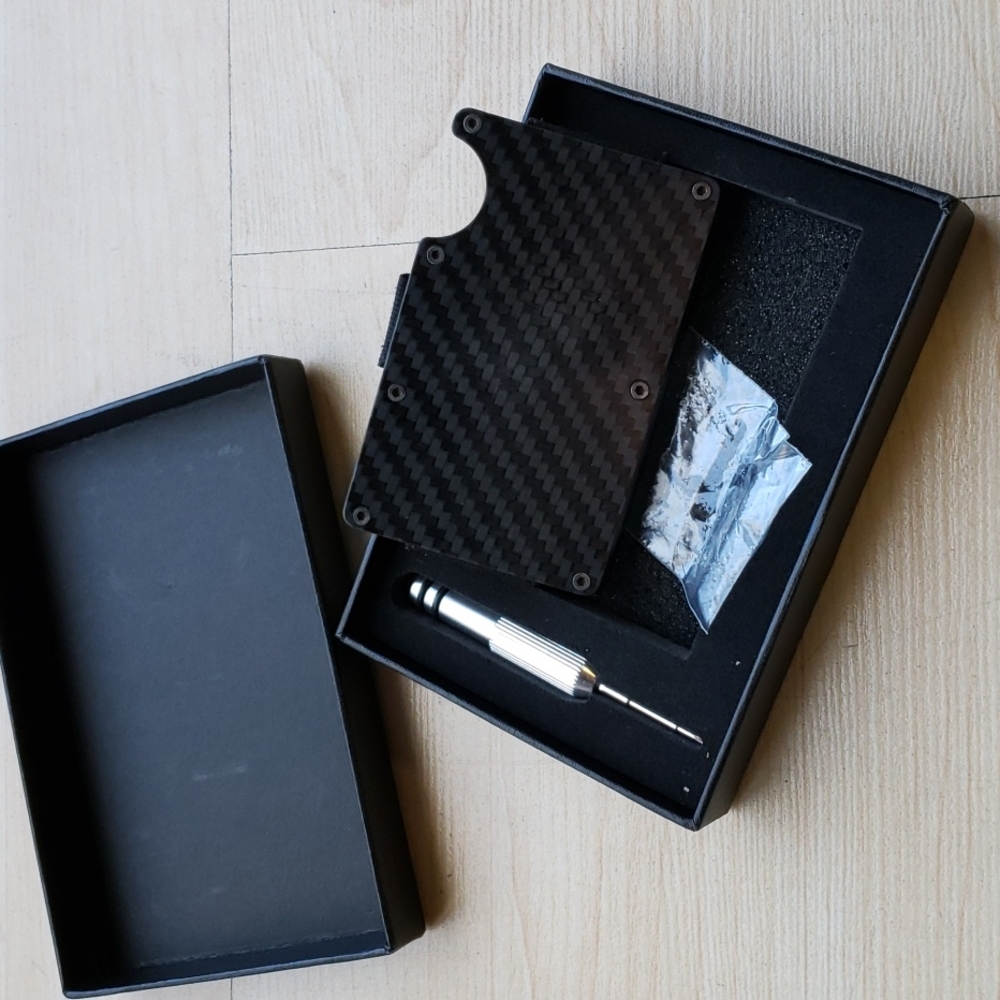 Flancci RFID blocking carbon fiber wallet